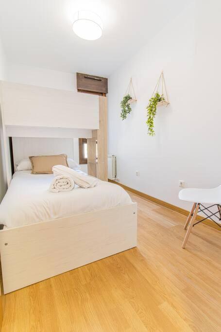 Penthouse Pyrinees , Terrace , Parking & Storage *