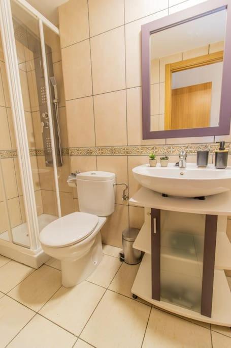 Penthouse Pyrinees , Terrace , Parking & Storage Appartement