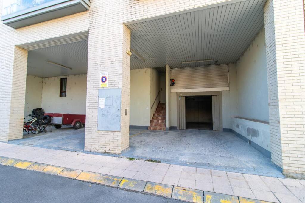 Penthouse Pyrinees , Terrace , Parking & Storage Apartment Sabinanigo