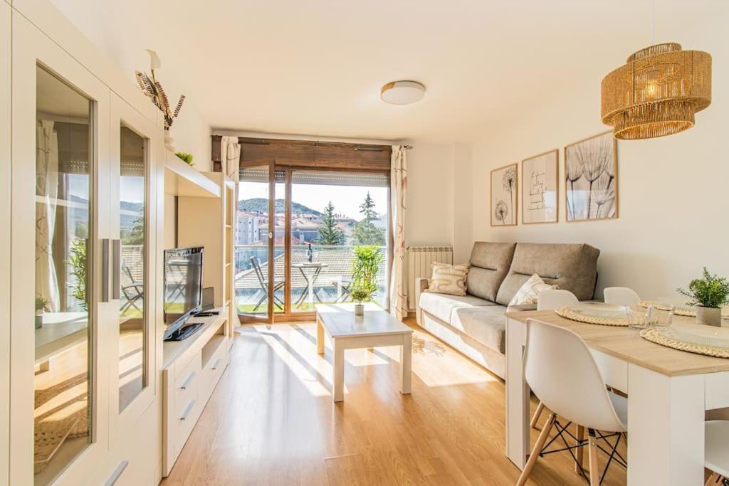 Penthouse Pyrinees , Terrace , Parking & Storage Appartement