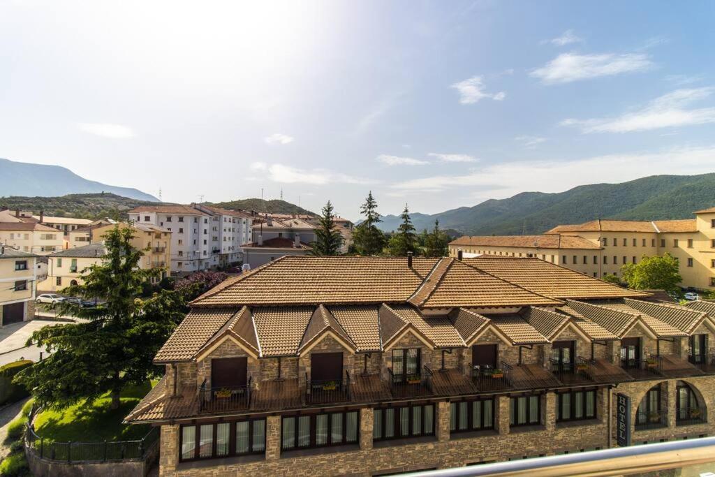 Penthouse Pyrinees , Terrace , Parking & Storage Apartment *
