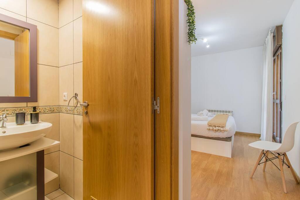 Penthouse Pyrinees , Terrace , Parking & Storage Apartment Sabinanigo