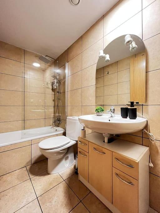 Penthouse Pyrinees , Terrace , Parking & Storage Sabinanigo